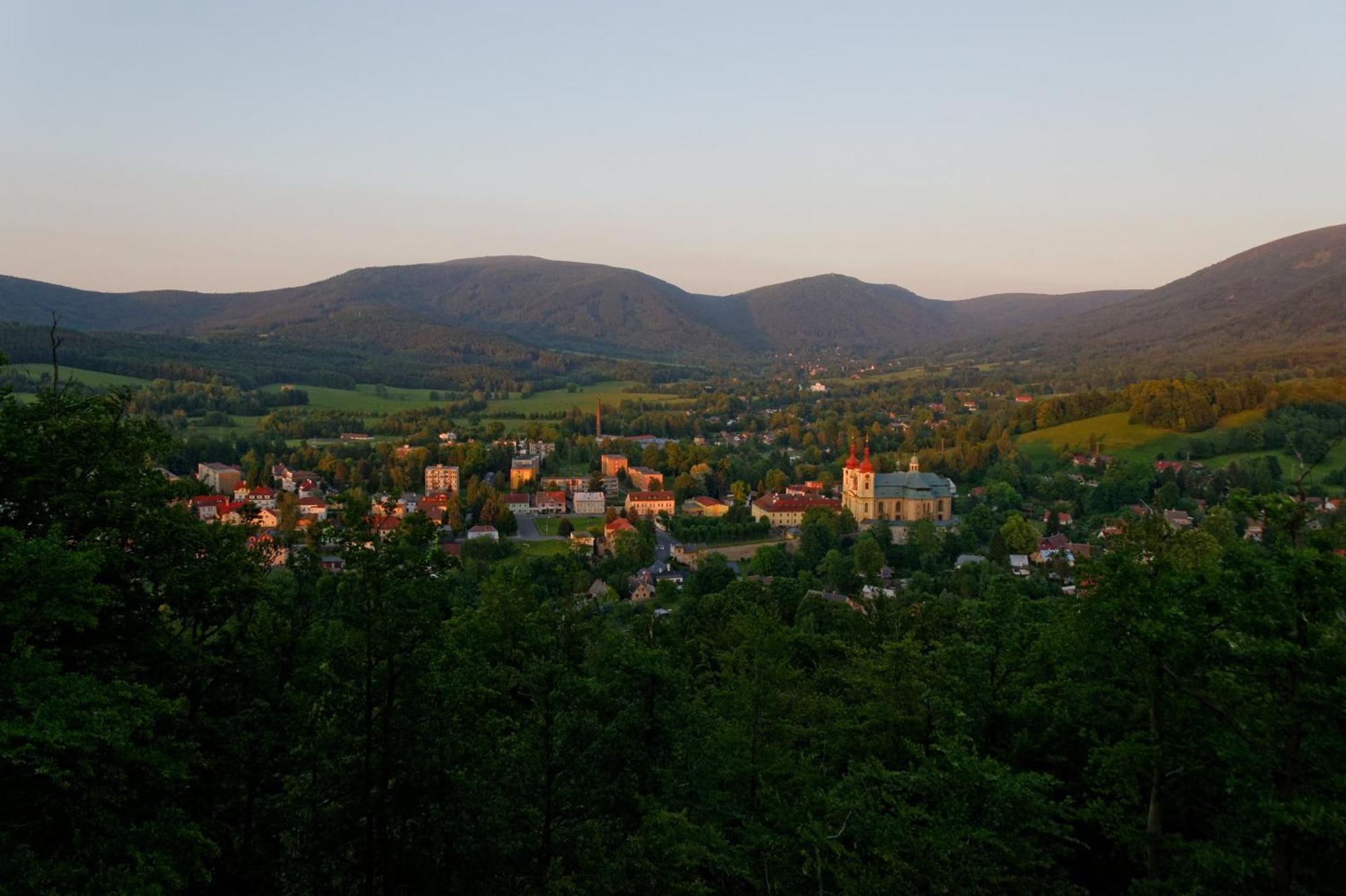 Klaster Hejnice - Vzdelavaci, Konferencni A Poutni Dum Exterior foto