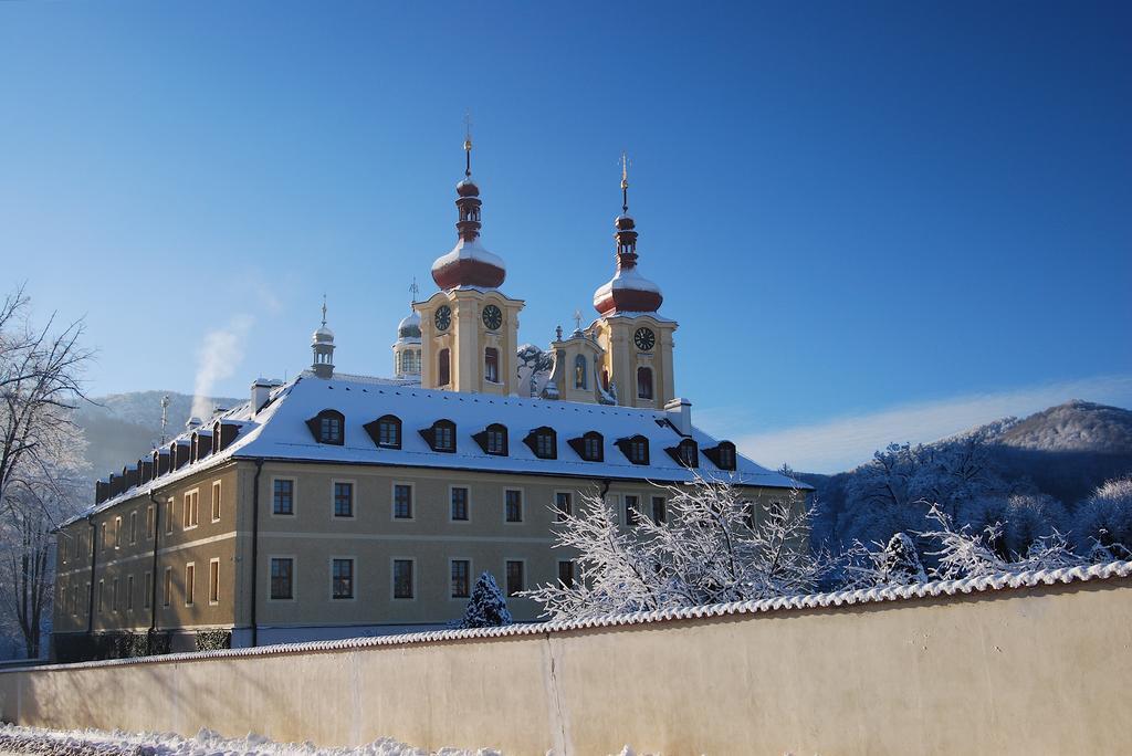 Klaster Hejnice - Vzdelavaci, Konferencni A Poutni Dum Exterior foto